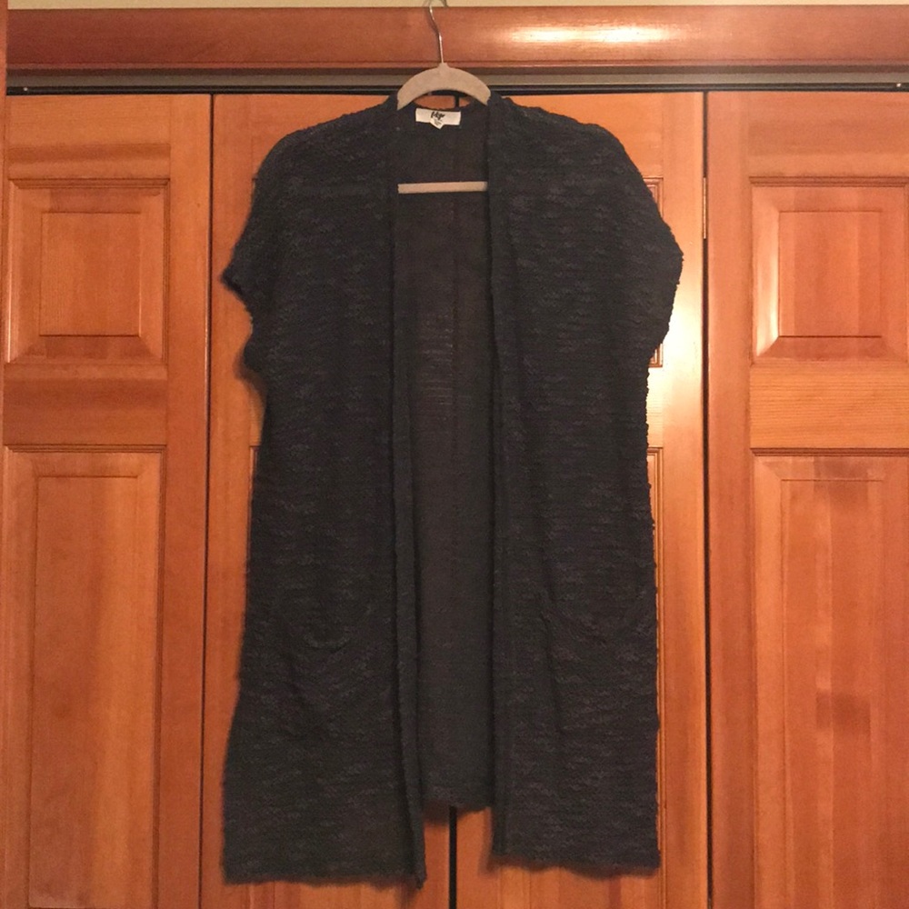 Sleeveless cardigan